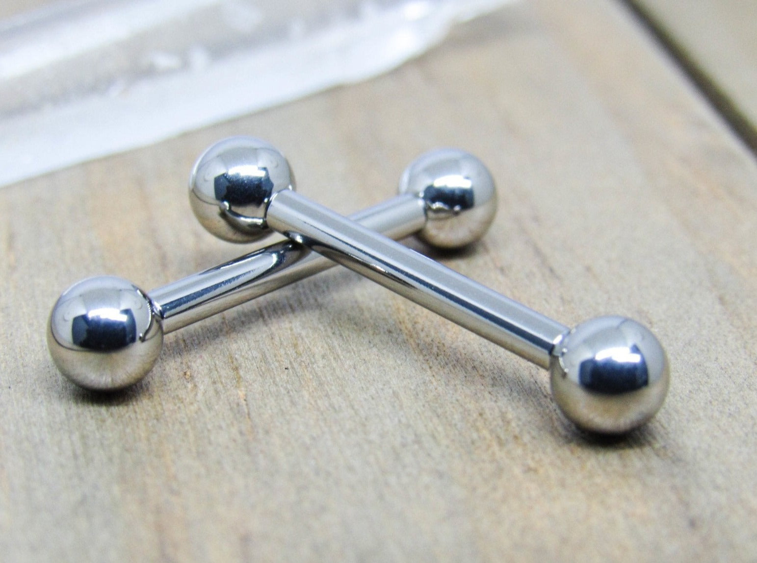 I found a tool to help with putting in difficult jewellery by yourself, it  helped me a lot put the ball on a curved bar bell (daith). : r/piercing