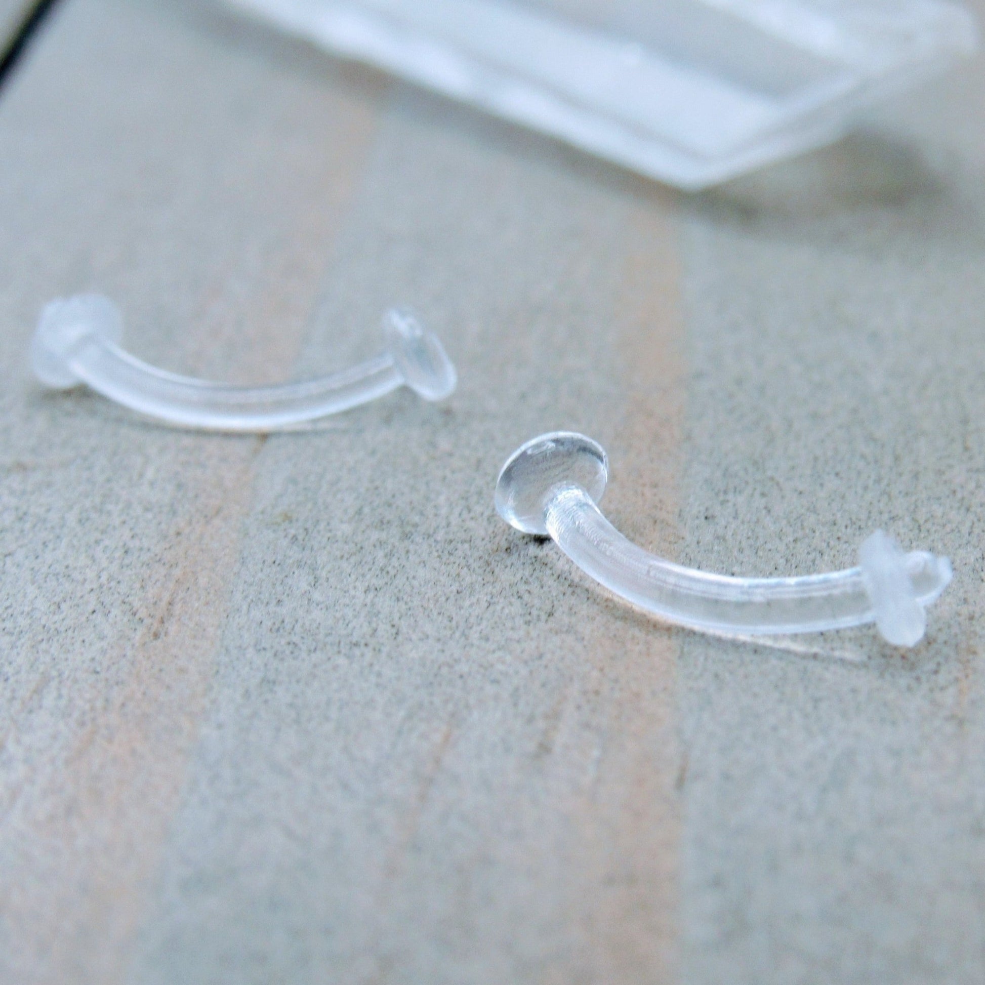 16g clear curved barbell body piercing retainer earring bar