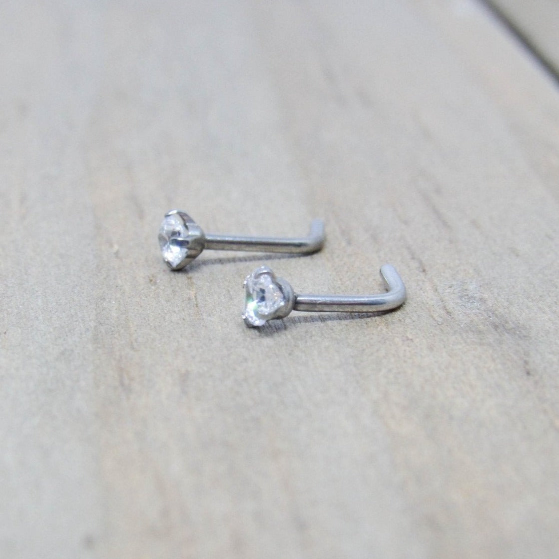 Titanium nose store stud 1mm