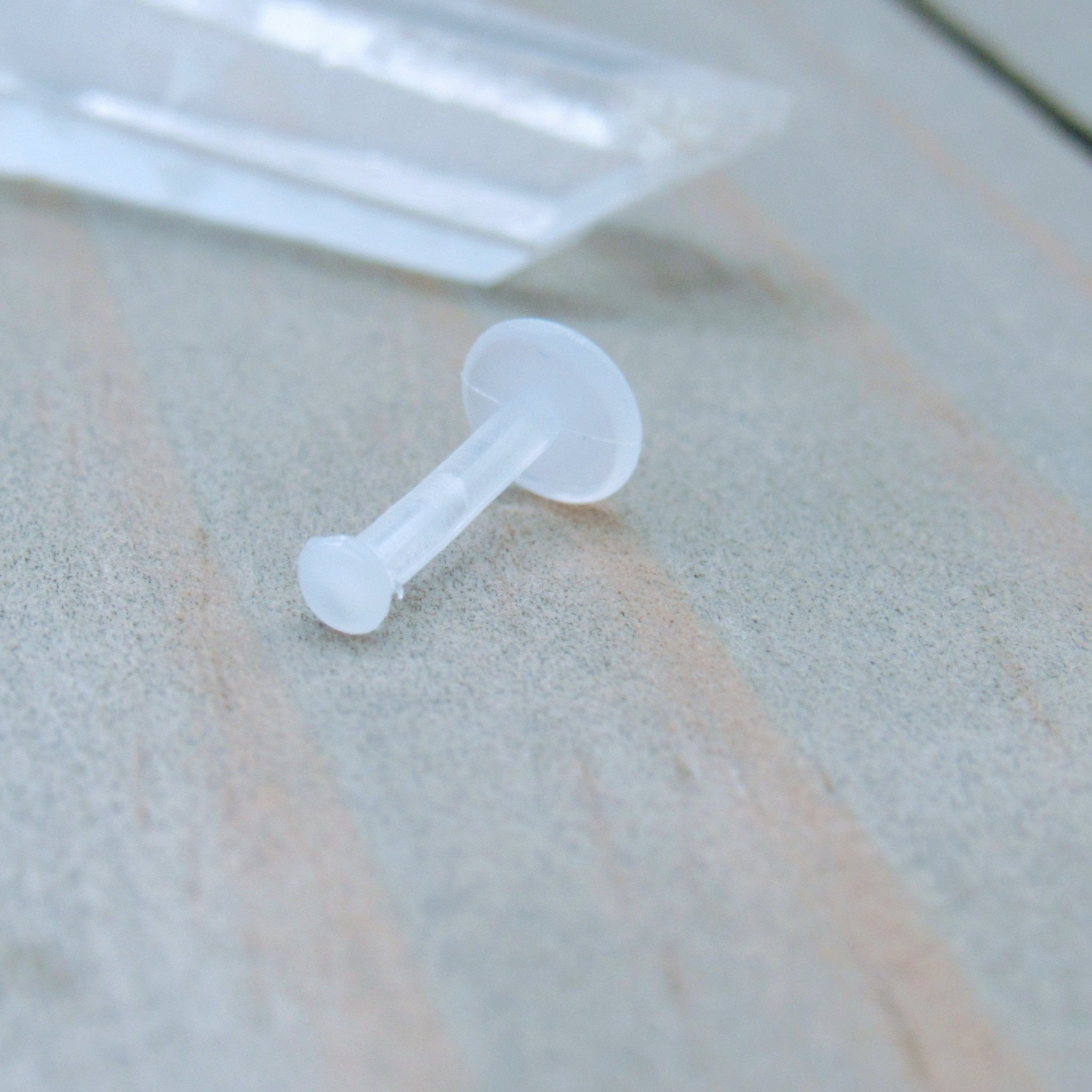 Clear lip ring on sale retainer