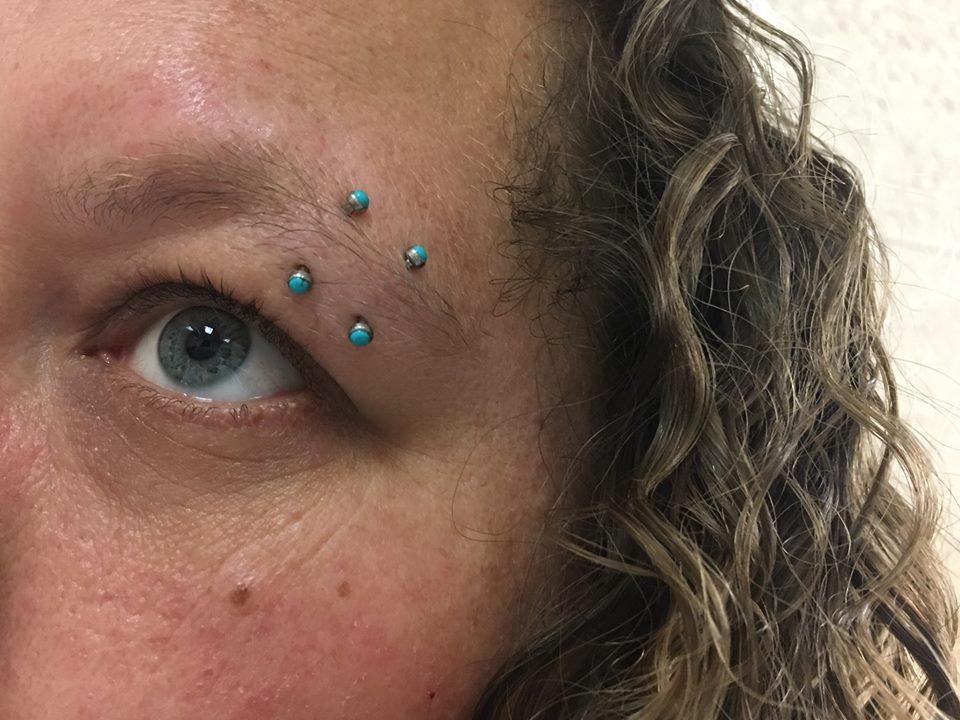 Eyebrow clearance bar piercing